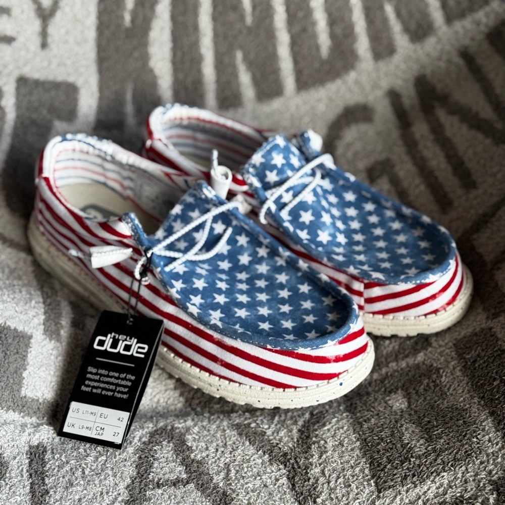 Hey Dude wally patriotic star and stripes Men 9 NWT - Picture 2 of 8